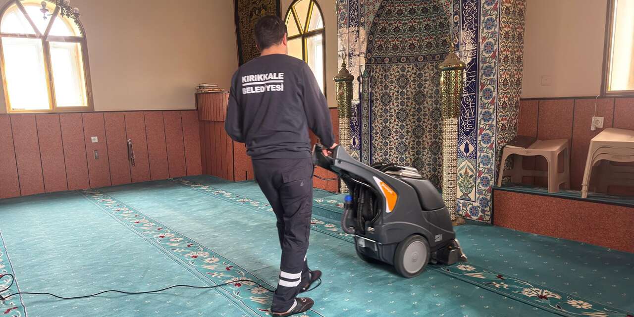 Camilerde ramazan hazırlığı yapılıyor: Her yer pırıl pırıl temizleniyor