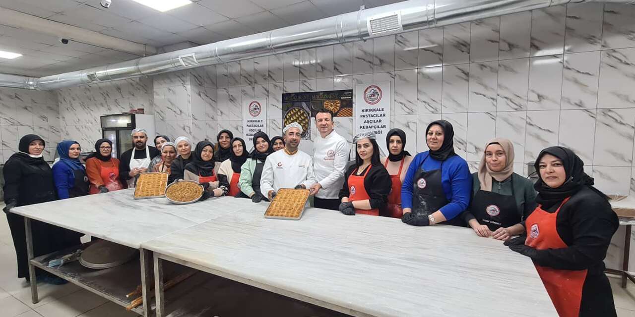 Yöresel ve geleneksel baklava yapımını öğrendiler