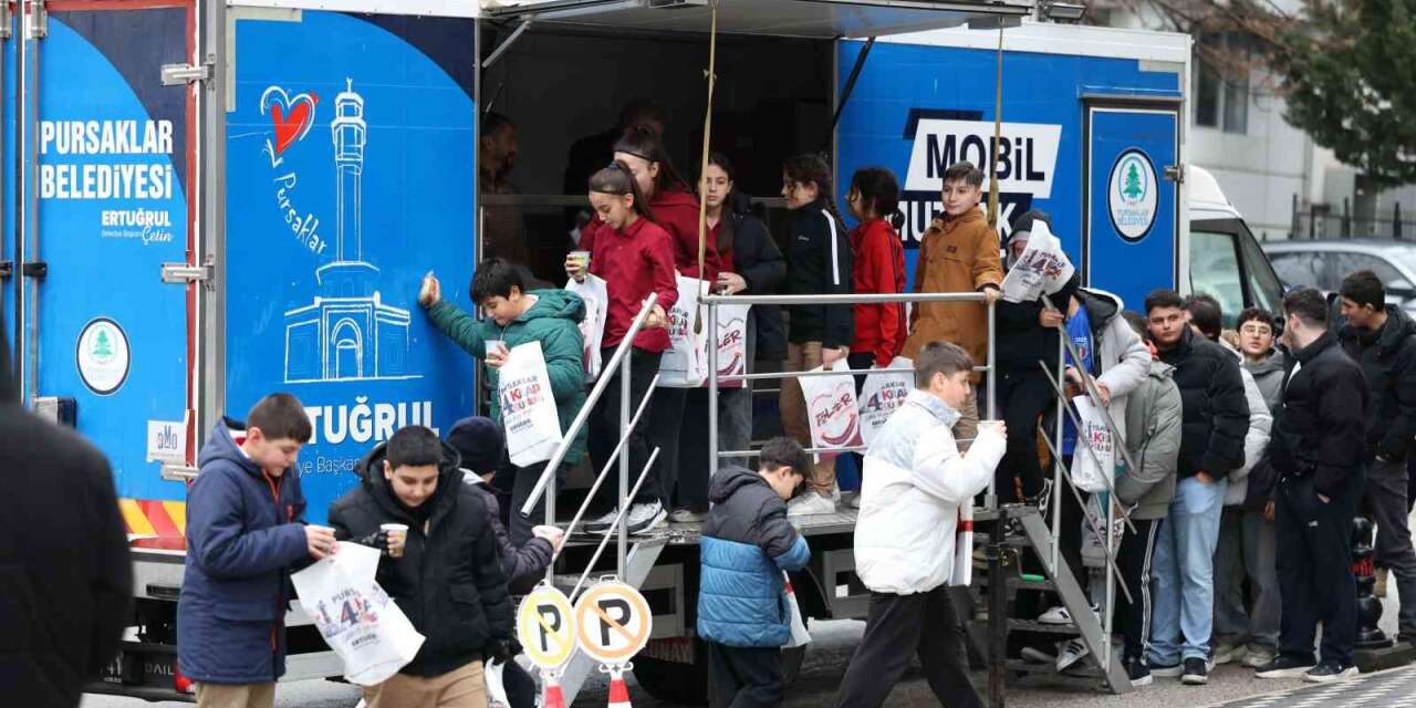 Pursaklar 4.Kitap Günleri’nde vatandaşlara çorba ikramı