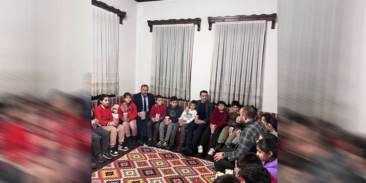Kaymakam Kayatürk, öğrencilerle birlikte film izledi