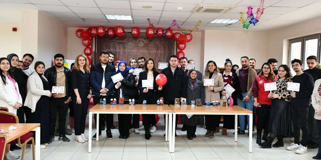 Genç çiftlere aile olma bilinci anlatıldı