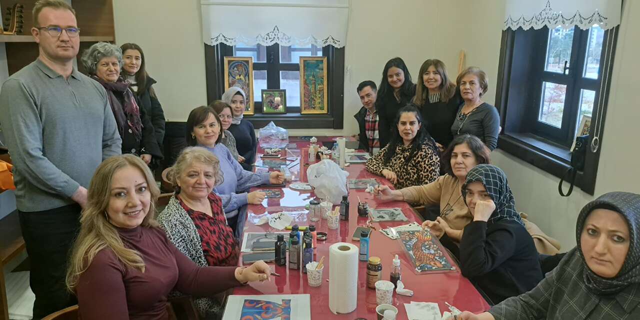 Kasaba Kültür Sanat’tan geleneksel cam altı sanatına destek