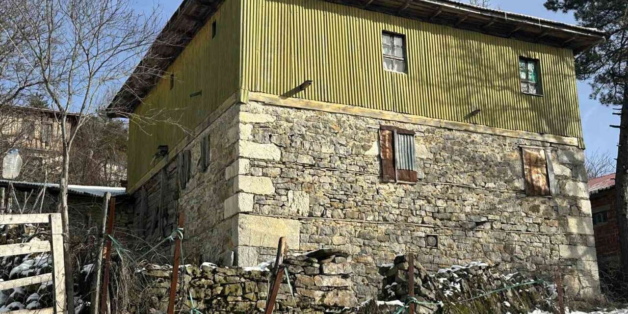 Müze gibi köy: Her duvarlarda tarihi tapınağın taşları var