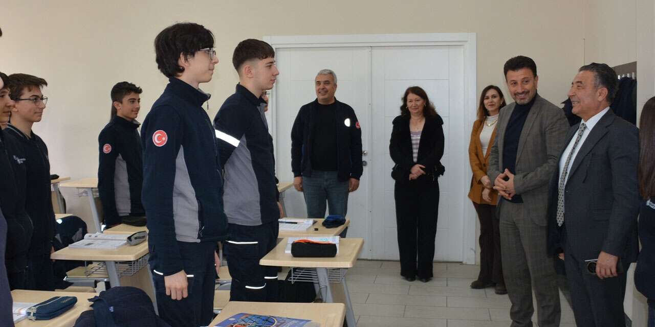 Liseliler mesleki eğitimle geleceğe hazırlanıyor