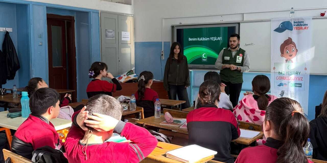 Yeşilay öğrencilere sağlıklı bilinç oluşturdu