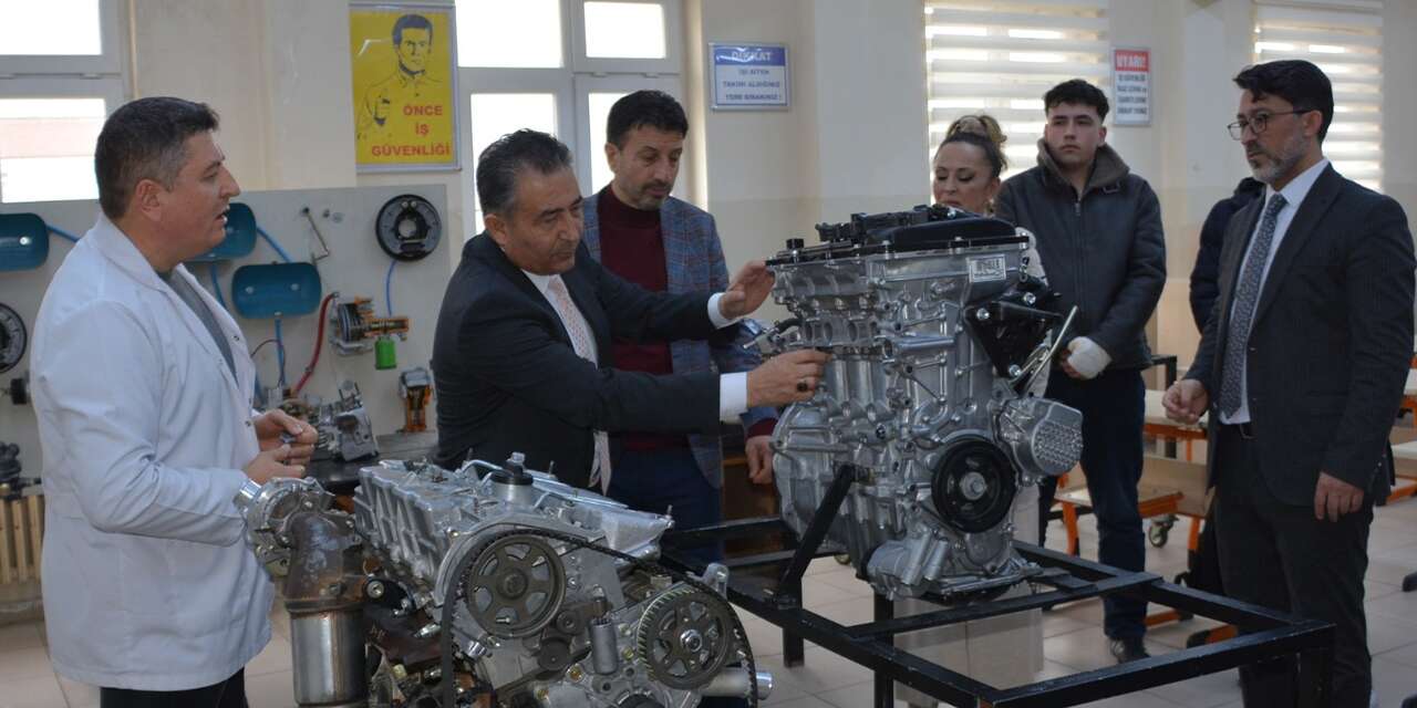 Liseliler bu atölyede geleceğe hazırlanıyor