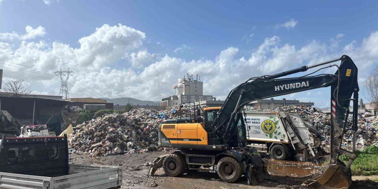 Atıkları usulsüz depolayan Buca ve Foça belediyelerine 9.3 milyon lira ceza
