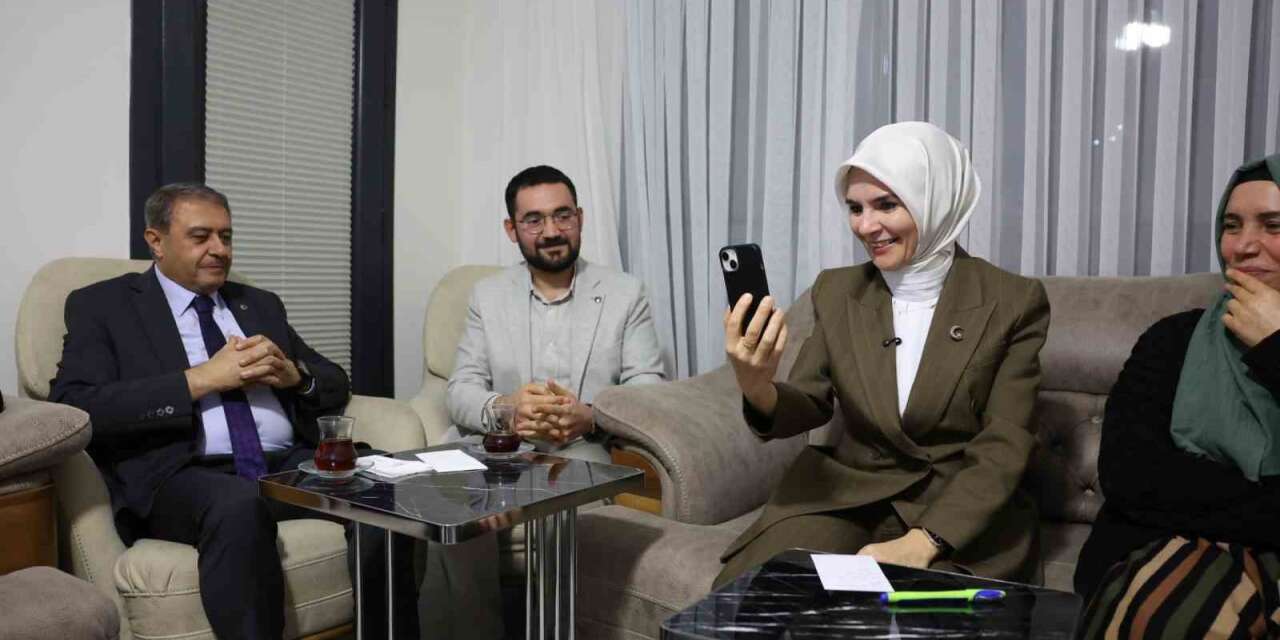 Bakan Göktaş, Şanlıurfa’da yeni yuvalarına kavuşan ailenin iftar sofrasına misafir oldu