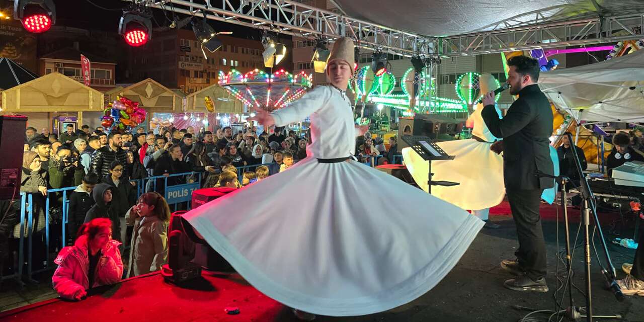 Ramazan coşkusu meydanda Ravza İlahi Grubu ile yaşanıyor