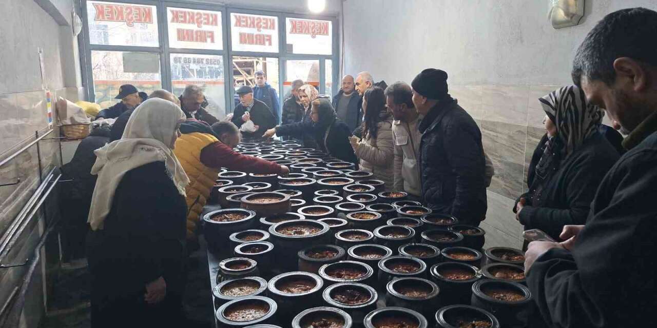İftar sofralarının vaz geçilmez lezzeti: 8 saatte pişiyor, davul sesini duyan fırınlara koşuyor