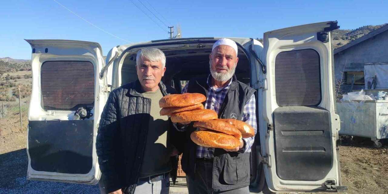 İmece usulüyle pide dağıtılıyor, pide girmeyen ev kalmıyor