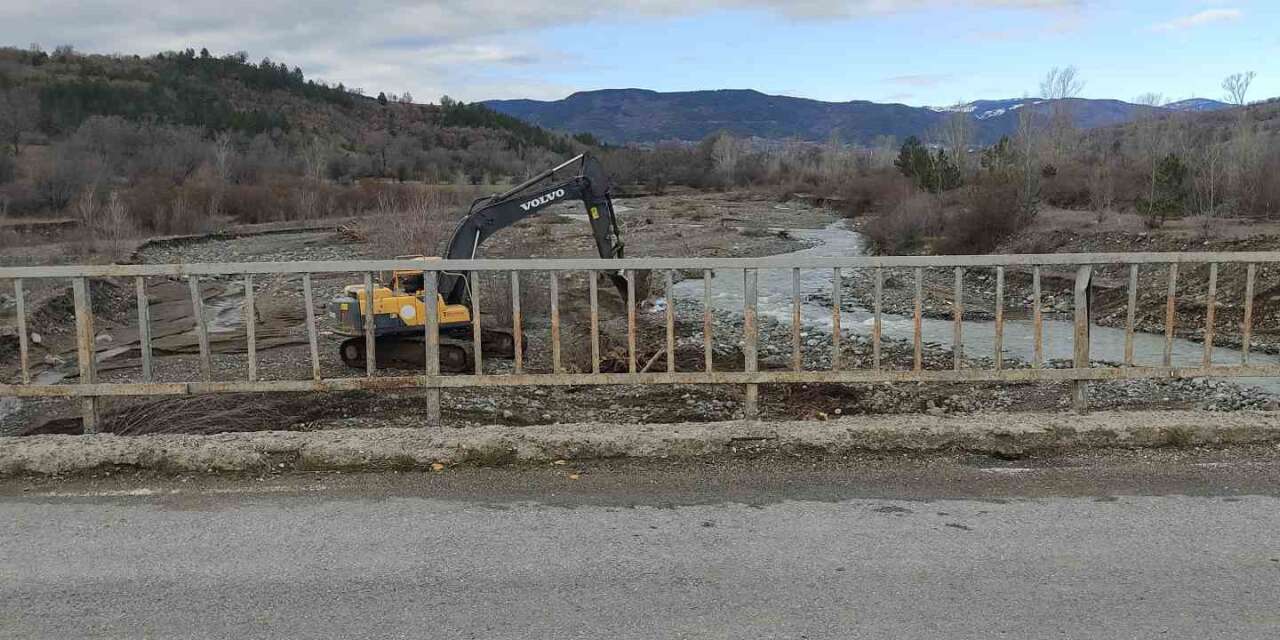 Çorum’da ulaşıma kapanan yolda ulaşım geçici köprüden sağlanacak
