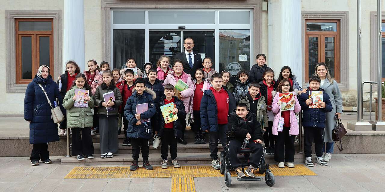 Minik Öğrencilerden Müftülük ve Nur Camii’ne anlamlı ziyaret