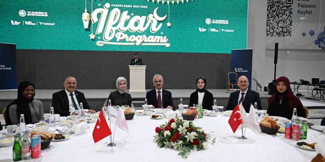 Bakan Uraloğlu: "15 yaşından küçük çocuklar sosyal paylaşım sitelerinde hesap açamayacak"