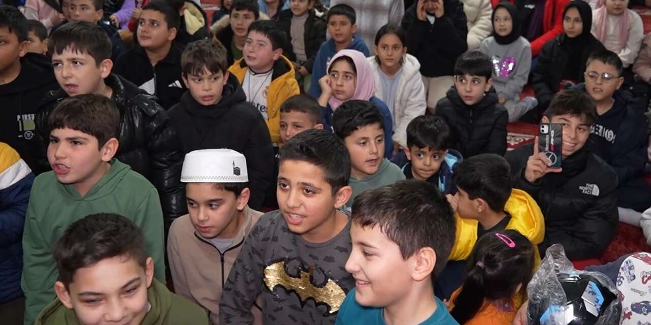 Yahşihan’da çocuklar Kabe'de Hacılar Hu Der Allah ilahisini seslendirdi