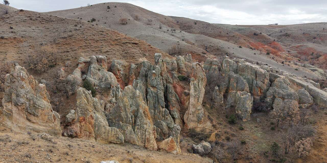 Kırıkkale'de doğanın şekillendirdiği kayalar ilgi çekiyor