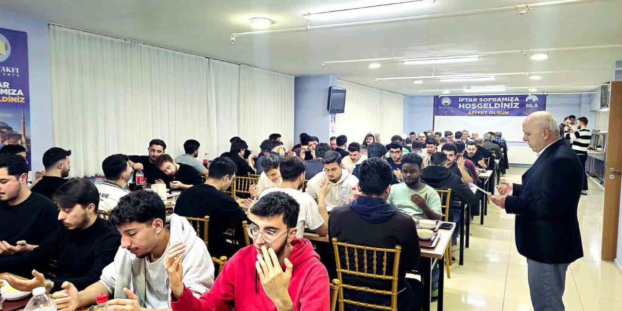 Üniversite öğrencileri iftar sofrasında buluşuyor