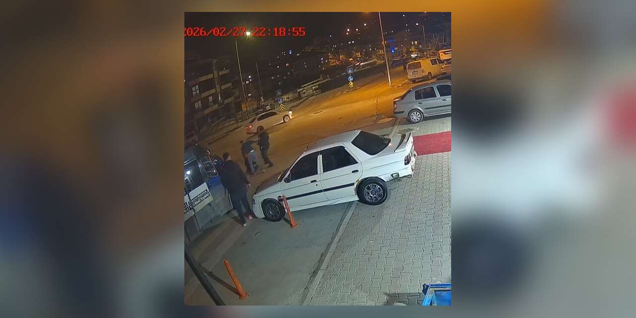 Ankara’da husumetlisini öldüresiye darp eden 3 saldırgan kameraya yansıdı