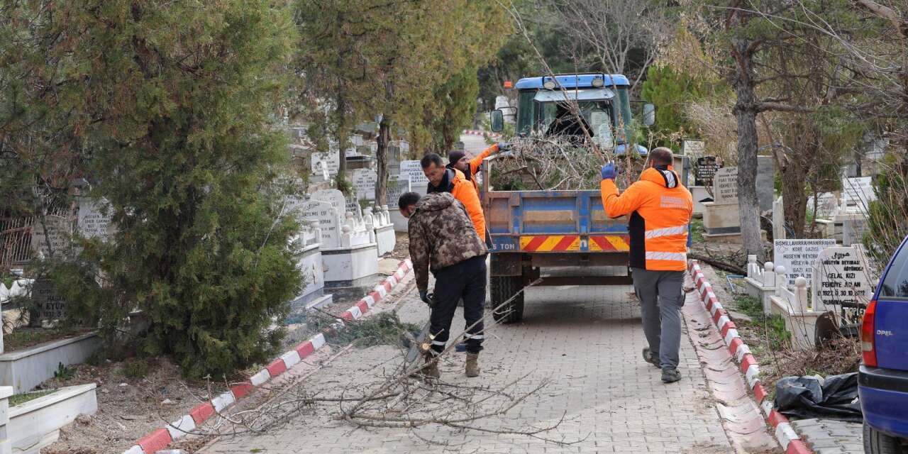 Ahmet Önal düğmeye bastı: Kabristanlarda bayram hazırlığı