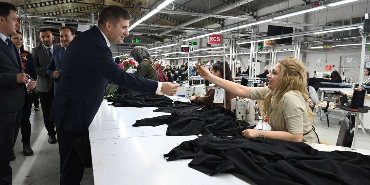 Vali Sarıibrahim’den kadın çalışanlara 8 Mart ziyareti