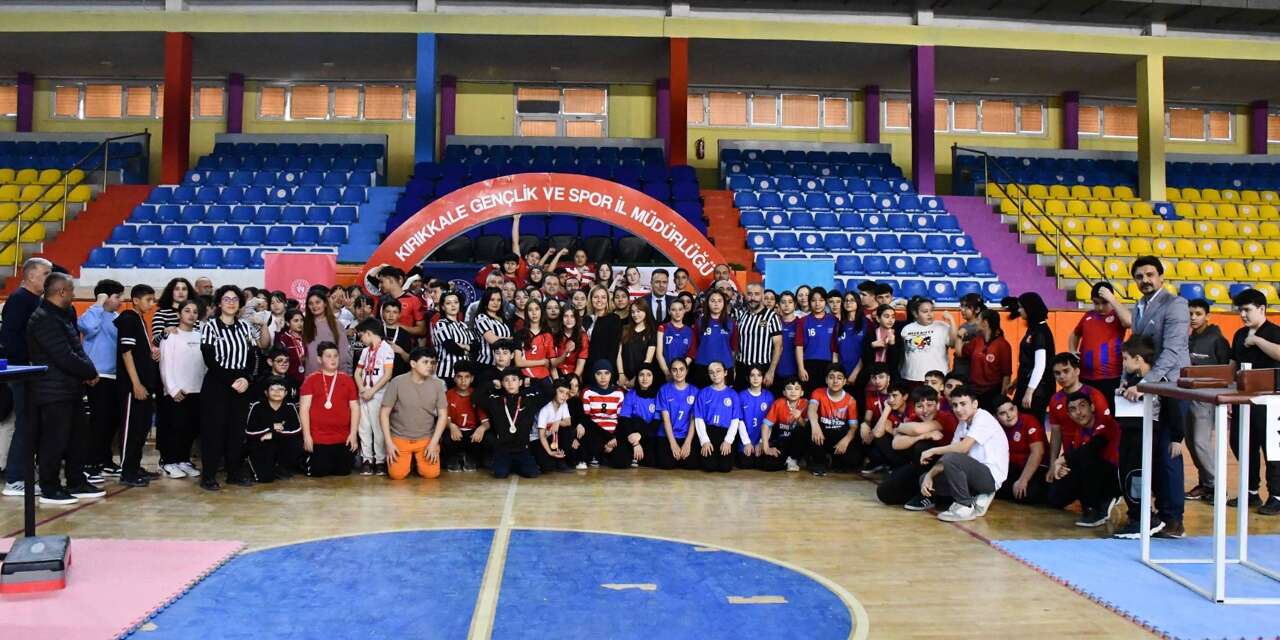 Gençlerin bilek güreşi hayran bıraktı