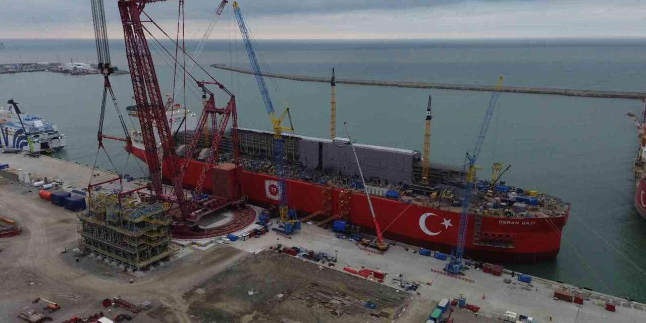 Osman Gazi’ye 2 bin 500 tonluk ünite yerleştirildi