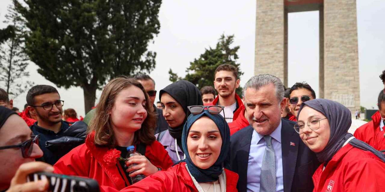 Bakan Bak: "Kadın sporcularımızla gurur duyuyoruz"