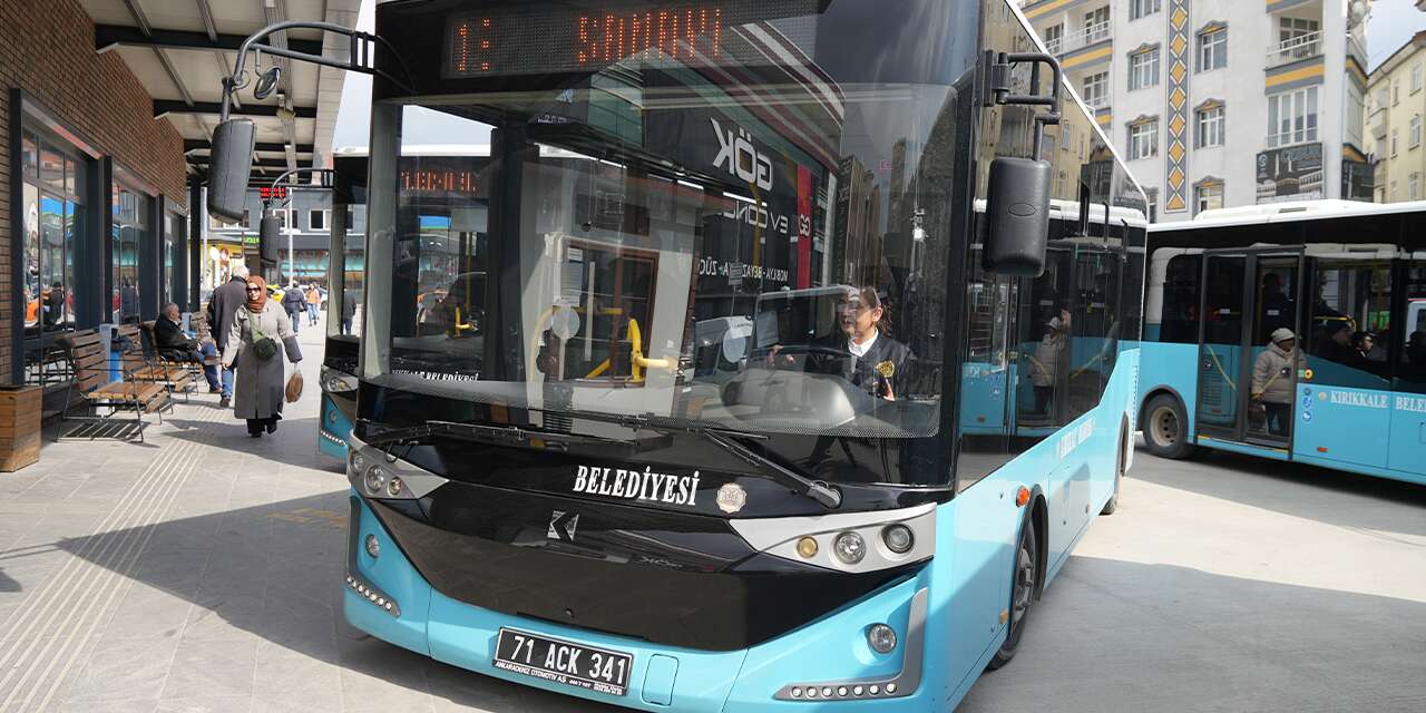 Belediye otobüsleri kadınları ücretsiz taşıdı