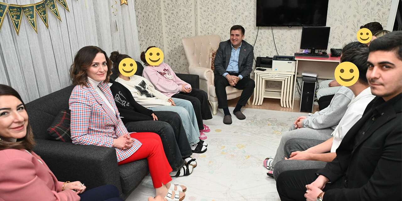 Vali Sarıibrahim, Çocuk Evlerinde iftar sofrasında buluştu