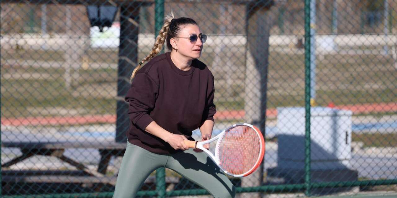 Kadınlar tenis turnuvasında buluştu
