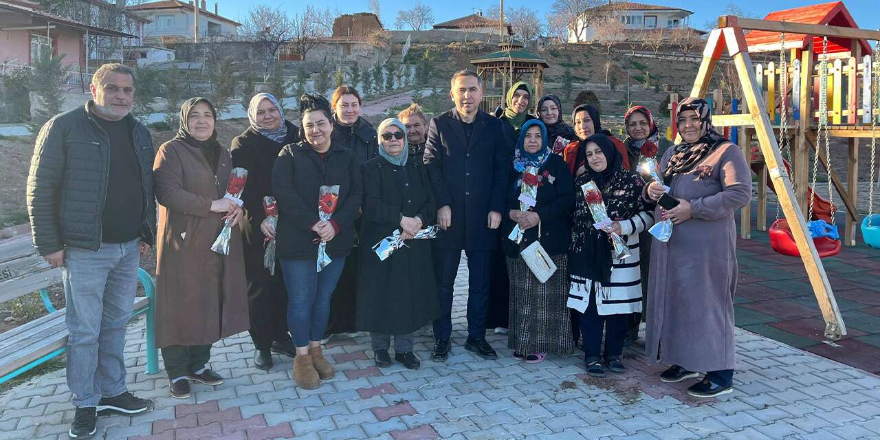 Delice’de Kadınlar Günü’nü çiçeklerle kutladılar
