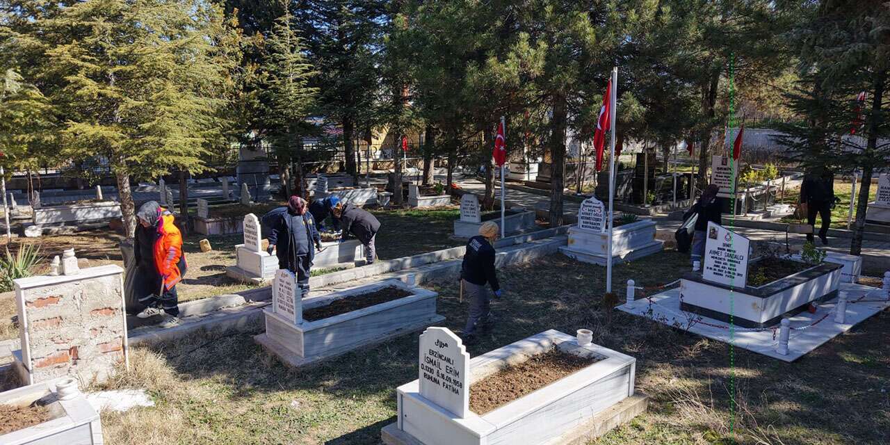 Kırıkkale Şehitliği’nde anlamlı çevre düzenleme çalışması