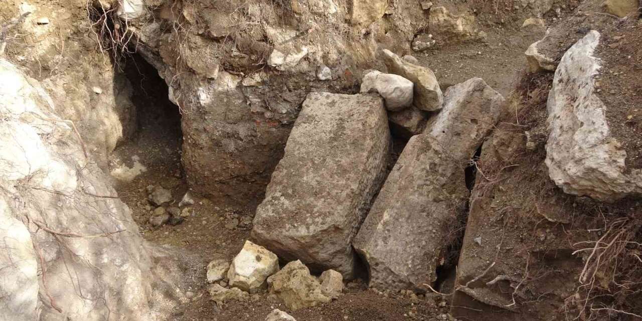 Roma dönemine ait kalıntıların bulunduğu bölge defineciler tarafından tahrip edildi
