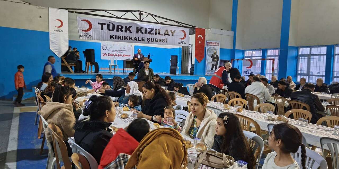 Türk Kızılay’ı Roman aileleri iftarda buluşturdu
