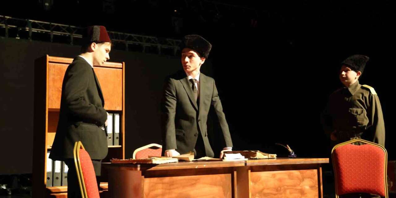 Öğrenciler, Mehmet Akif Ersoy’u  tiyatro ve resim sergisiyle anlattı