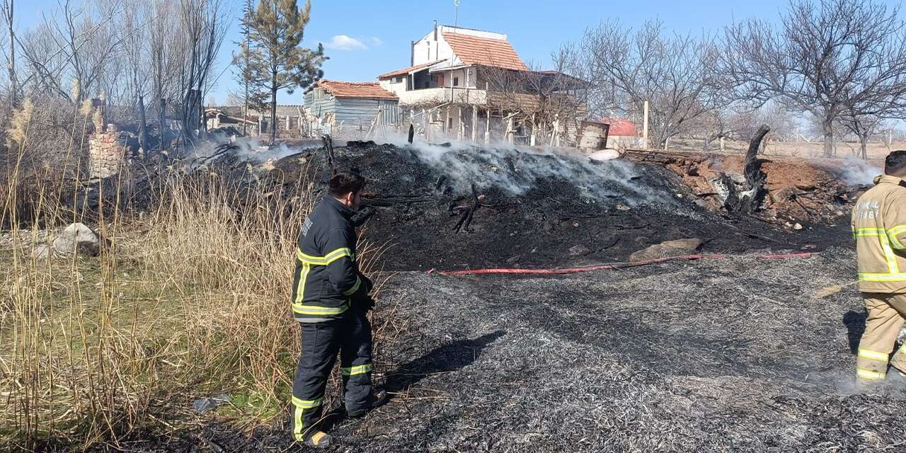 Hasandede Köyü’nde korku dolu anlar! Alev topuna döndü!