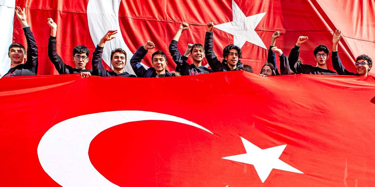 Bayrağımızı kadrajına sığdırdı, Türkiye’de derece yaptı