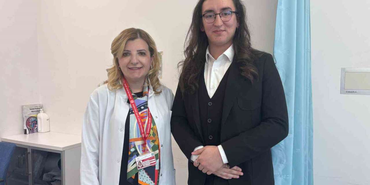 Görme kaybı yaşarken ders çalıştı, şimdi doktorlarıyla meslektaş olmayı hedefliyor