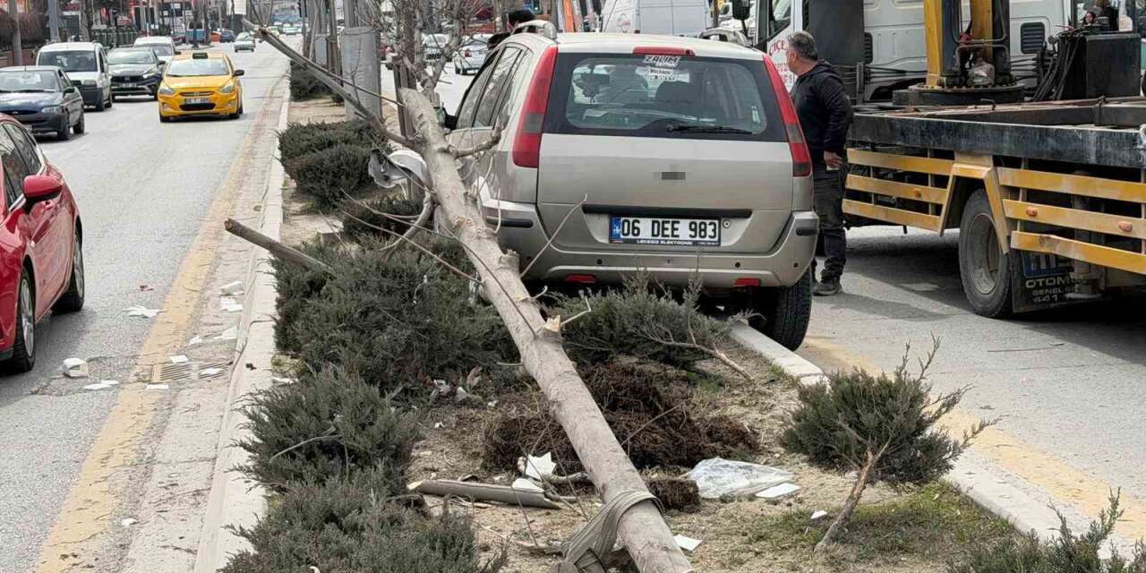 Ankara’da bir araç, yayalara çarptı: 1’i ağır, 2 yaralı