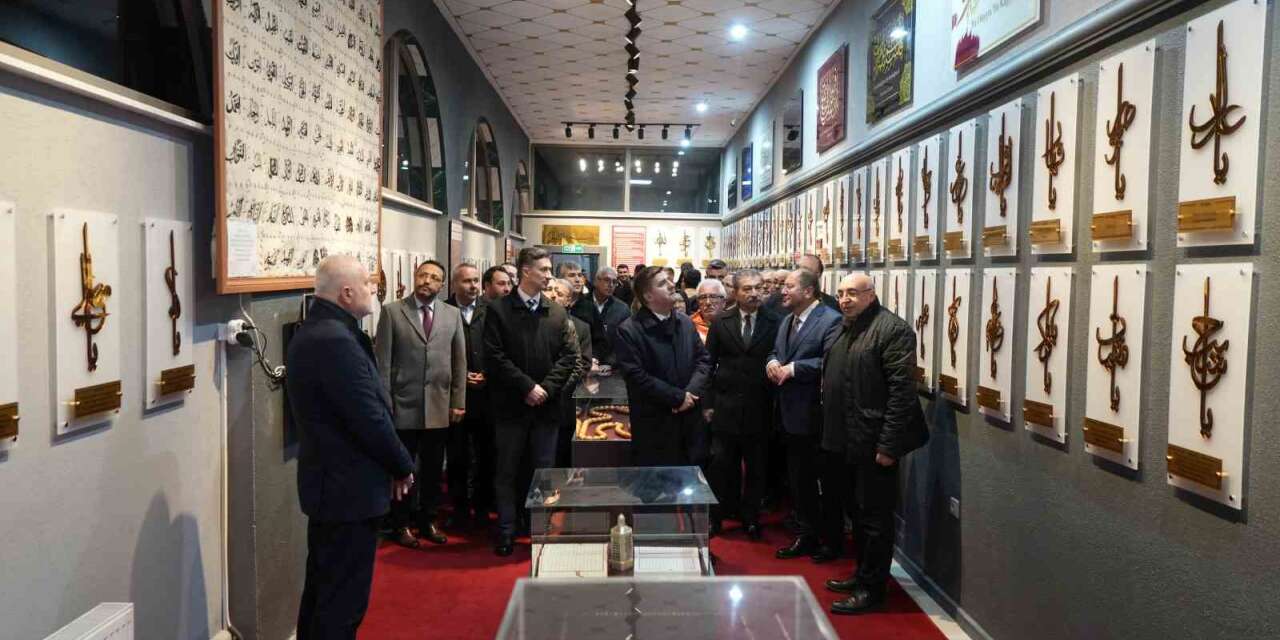 Kırıkkkale'de herkes kutsal emanetlere akın etti