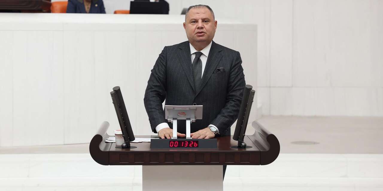 Milletvekili Halil Öztürk’ten öğrencilere 250 adet bilgisayar hediyesi