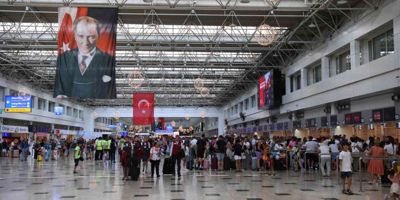 Bakan Uraloğlu: "Bayramda iç hatlarda 867 ilave sefer planladık"