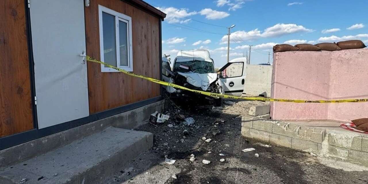 Jandarma noktasında feci kaza