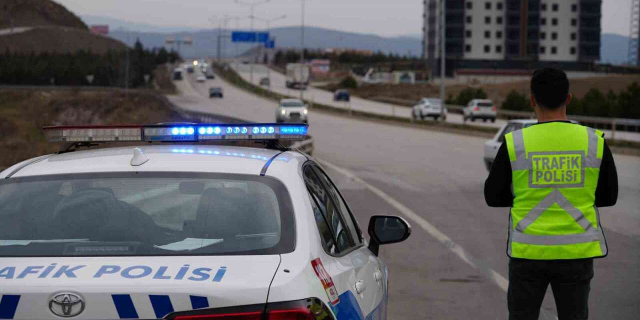 Binlercesi adeta Kırıkkale yoluna akın ediyor