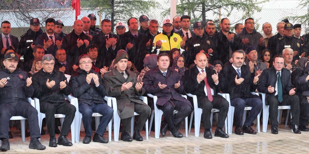 Kırıkkale’de bayramın en anlamlı ziyareti şehitliğe