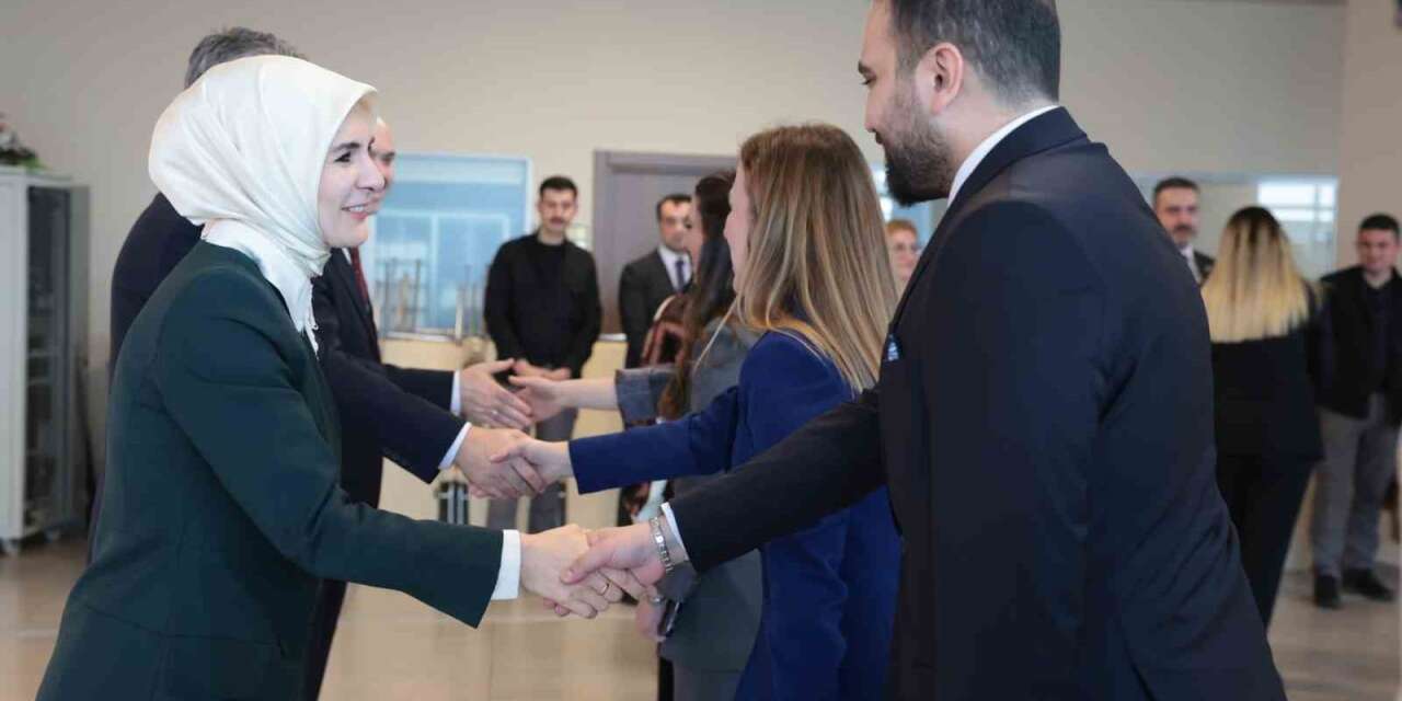 Bakan Göktaş personel ile bayramlaştı