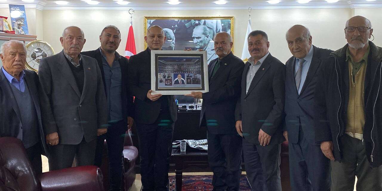 Şehit ailelerinden Önal’ı duygulandıran hediye