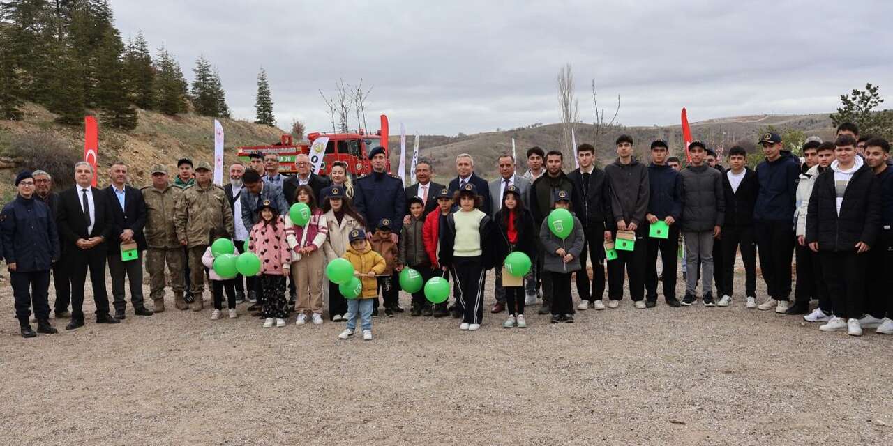 Hasandede Köyü’nde fidanlar toprakla buluştu
