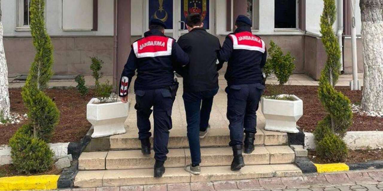 Aranan iki hükümlü jandarma operasyonuyla yakalandı