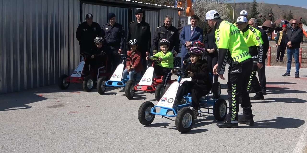 Geleceğin sürücüleri trafik kurallarını bu parkta öğreniyor